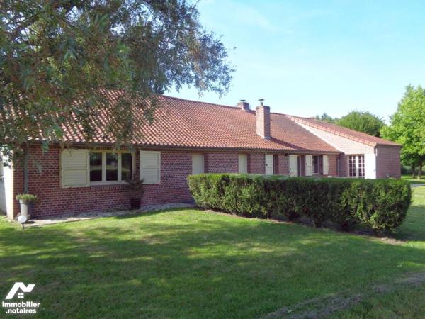 Bâtie sur 13.650 m² fermette rénovée avec un entrepôt de 600 m² environ