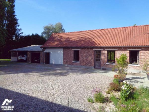 Bâtie sur 13.650 m² fermette rénovée avec un entrepôt de 600 m² environ