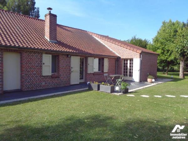 Bâtie sur 13.650 m² fermette rénovée avec un entrepôt de 600 m² environ