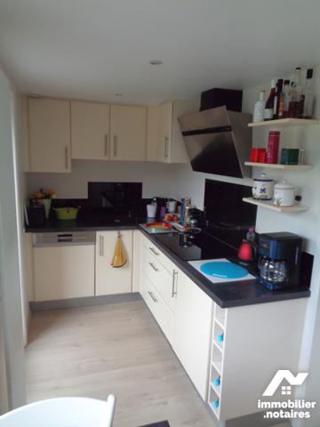 Bâtie sur 13.650 m² fermette rénovée avec un entrepôt de 600 m² environ