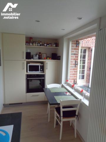 Bâtie sur 13.650 m² fermette rénovée avec un entrepôt de 600 m² environ