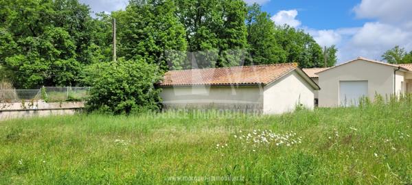 GARAGE D'ENVIRON 72 m² SUR TERRAIN CONSTRUCTIBLE VIABILISE DE 494 m²