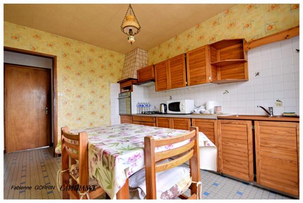 Maison à vendre pièces (17)PUIBOREAU, MAISON A ETAGE AVEC REZ DE CHAUSSEE AMENAGE EN APPARTEMENT, 5 CHAMBRES, GARAGE, VERANDA,TERRAIN CLOS.