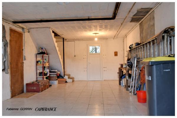 Maison à vendre pièces (17)PUIBOREAU, MAISON A ETAGE AVEC REZ DE CHAUSSEE AMENAGE EN APPARTEMENT, 5 CHAMBRES, GARAGE, VERANDA,TERRAIN CLOS.