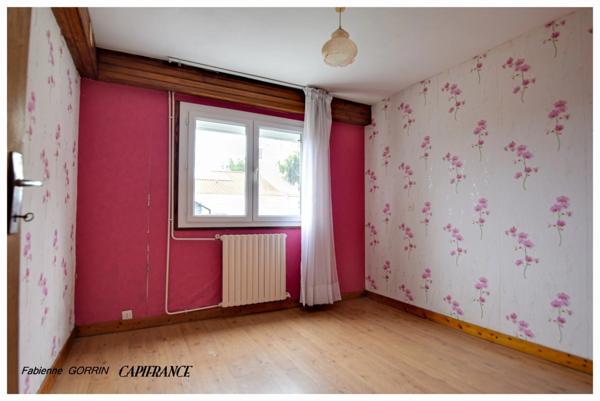 Maison à vendre pièces (17)PUIBOREAU, MAISON A ETAGE AVEC REZ DE CHAUSSEE AMENAGE EN APPARTEMENT, 5 CHAMBRES, GARAGE, VERANDA,TERRAIN CLOS.