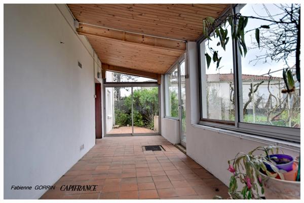 Maison à vendre pièces (17)PUIBOREAU, MAISON A ETAGE AVEC REZ DE CHAUSSEE AMENAGE EN APPARTEMENT, 5 CHAMBRES, GARAGE, VERANDA,TERRAIN CLOS.