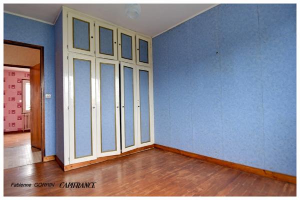 Maison à vendre pièces (17)PUIBOREAU, MAISON A ETAGE AVEC REZ DE CHAUSSEE AMENAGE EN APPARTEMENT, 5 CHAMBRES, GARAGE, VERANDA,TERRAIN CLOS.