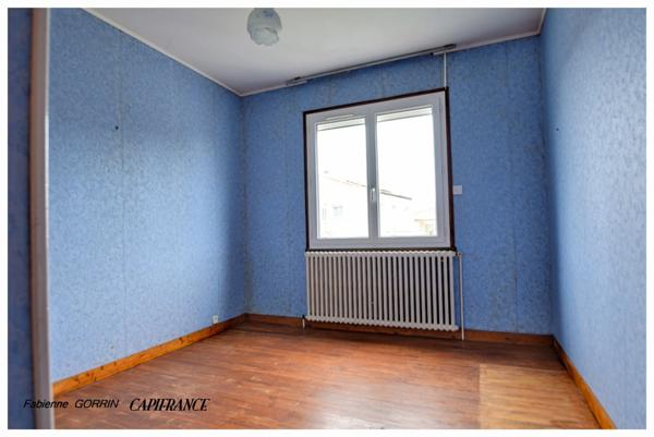 Maison à vendre pièces (17)PUIBOREAU, MAISON A ETAGE AVEC REZ DE CHAUSSEE AMENAGE EN APPARTEMENT, 5 CHAMBRES, GARAGE, VERANDA,TERRAIN CLOS.