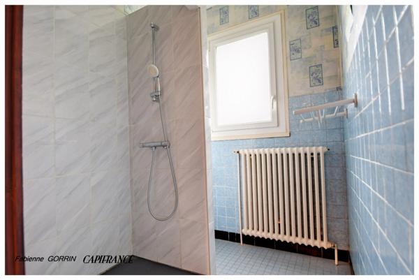 Maison à vendre pièces (17)PUIBOREAU, MAISON A ETAGE AVEC REZ DE CHAUSSEE AMENAGE EN APPARTEMENT, 5 CHAMBRES, GARAGE, VERANDA,TERRAIN CLOS.