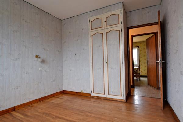 Maison à vendre pièces (17)PUIBOREAU, MAISON A ETAGE AVEC REZ DE CHAUSSEE AMENAGE EN APPARTEMENT, 5 CHAMBRES, GARAGE, VERANDA,TERRAIN CLOS.