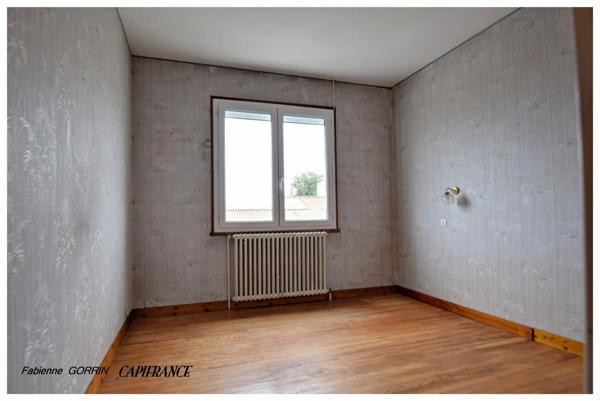 Maison à vendre pièces (17)PUIBOREAU, MAISON A ETAGE AVEC REZ DE CHAUSSEE AMENAGE EN APPARTEMENT, 5 CHAMBRES, GARAGE, VERANDA,TERRAIN CLOS.