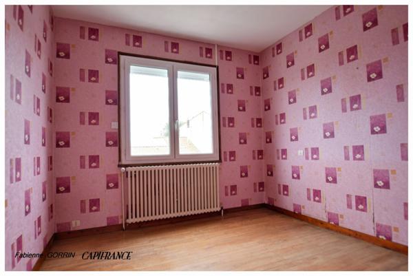 Maison à vendre pièces (17)PUIBOREAU, MAISON A ETAGE AVEC REZ DE CHAUSSEE AMENAGE EN APPARTEMENT, 5 CHAMBRES, GARAGE, VERANDA,TERRAIN CLOS.