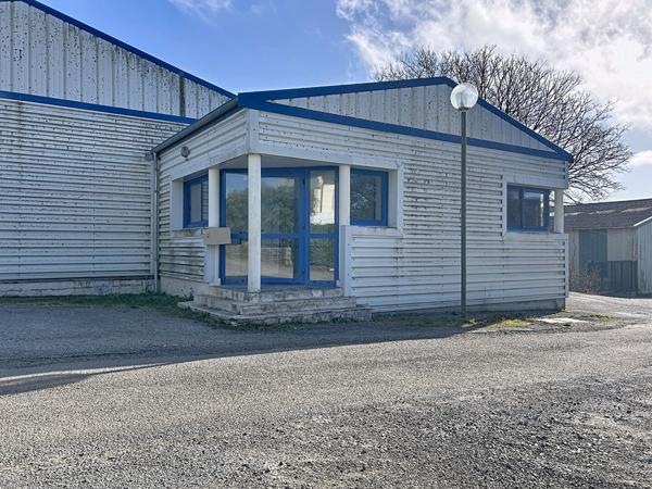 Entrepôt / local industriel 1299 m² Ploeven sur 2800 m² de terrain