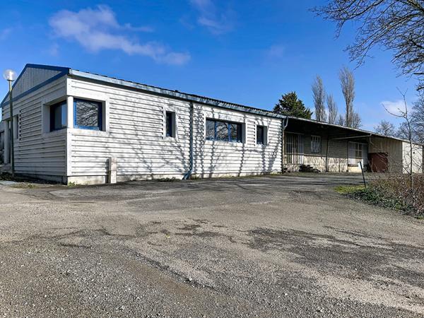 Entrepôt / local industriel 1299 m² Ploeven sur 2800 m² de terrain