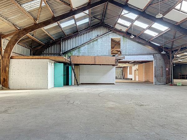 Entrepôt / local industriel 1299 m² Ploeven sur 2800 m² de terrain