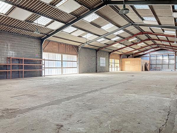 Entrepôt / local industriel 1299 m² Ploeven sur 2800 m² de terrain