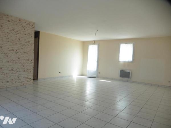 MESANGER, en hameau, maison de plain-pied, trois chambres, sur 1000 m² de terrain avec puits