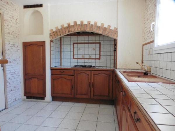 MESANGER, en hameau, maison de plain-pied, trois chambres, sur 1000 m² de terrain avec puits