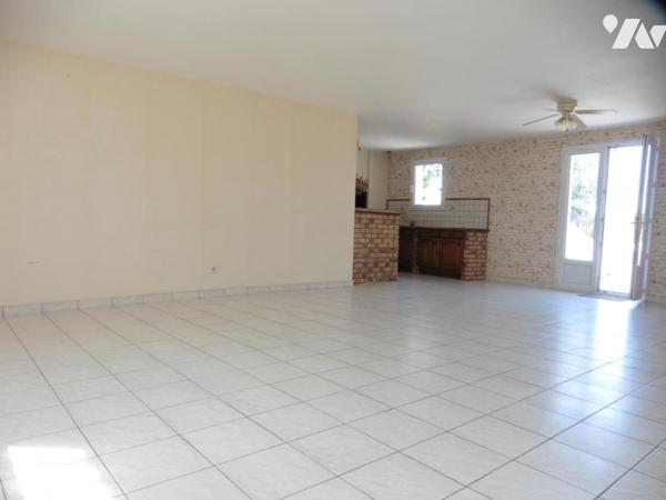 MESANGER, en hameau, maison de plain-pied, trois chambres, sur 1000 m² de terrain avec puits