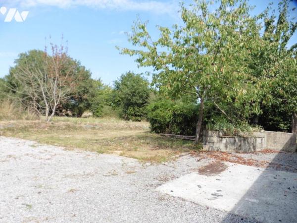 MESANGER, en hameau, maison de plain-pied, trois chambres, sur 1000 m² de terrain avec puits