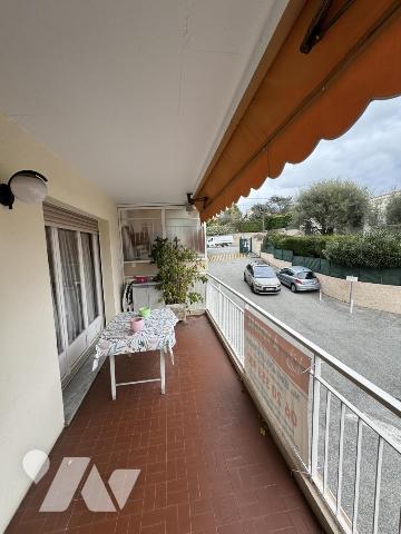 Antibes appartement 3 pièces dans copropriété fermée avec terrasse 