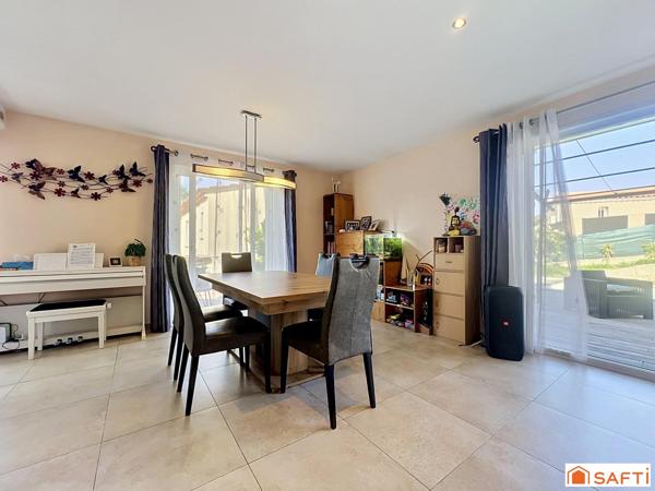 La Roquette S/Siagne : villa avec piscine + garage.