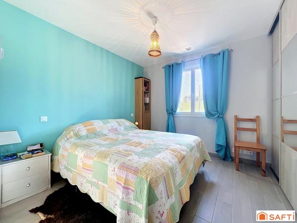 La Roquette S/Siagne : villa avec piscine + garage.