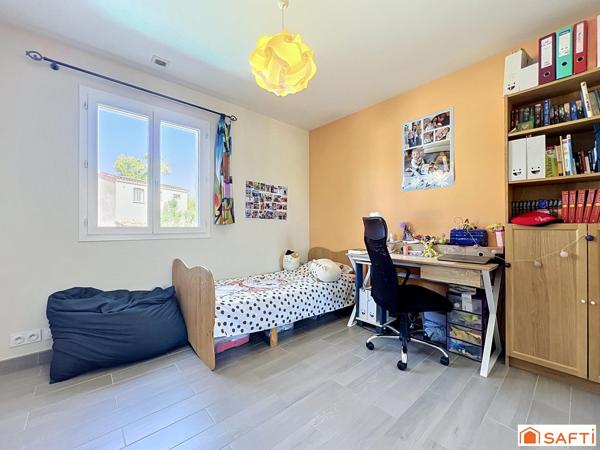 La Roquette S/Siagne : villa avec piscine + garage.