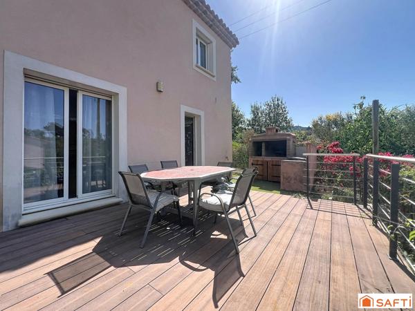 La Roquette S/Siagne : villa avec piscine + garage.
