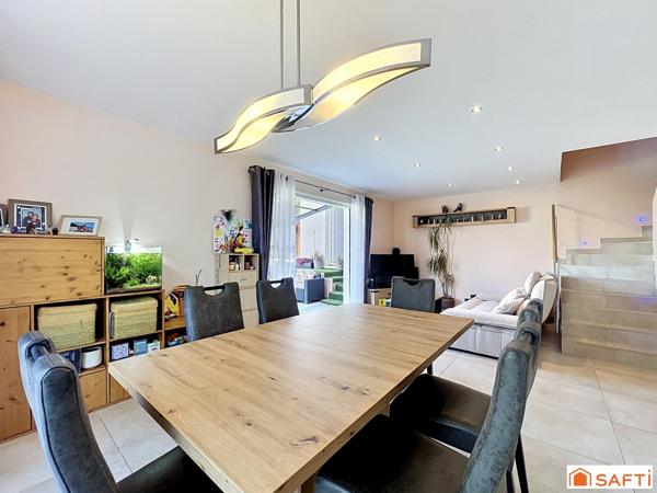 La Roquette S/Siagne : villa avec piscine + garage.