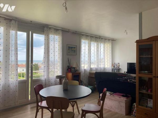 Centre Ville Appartement de Type 5 au 3ème étage avec Vue Mer