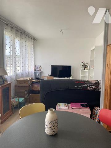 Centre Ville Appartement de Type 5 au 3ème étage avec Vue Mer