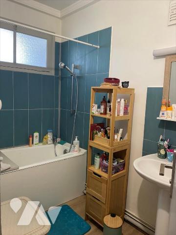 Centre Ville Appartement de Type 5 au 3ème étage avec Vue Mer