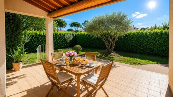 Vous rêvez de tout faire à pied tout en profitant d'un jardin et d'un garage ? Cette maison de plain-pied idéalement située en cœur de ville est une opportunité rare. Contactez moi rapidement pour une visite !