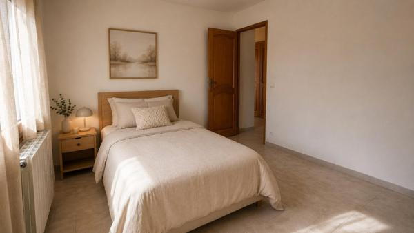 Vous rêvez de tout faire à pied tout en profitant d'un jardin et d'un garage ? Cette maison de plain-pied idéalement située en cœur de ville est une opportunité rare. Contactez moi rapidement pour une visite !