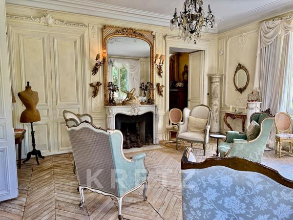 Elégant château du  XVIIIe, dépendances restaurées, 10ha Parc et Forêt