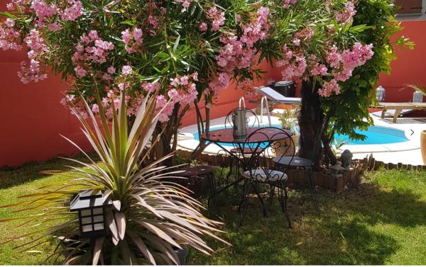 Maison entièrement rénovée avec jardin et piscine - Carcassonne
