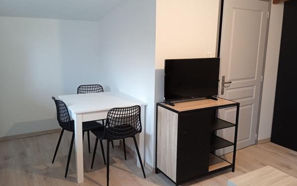 Appartement à louer    2 pièces •  Saint-Amand-Longpré