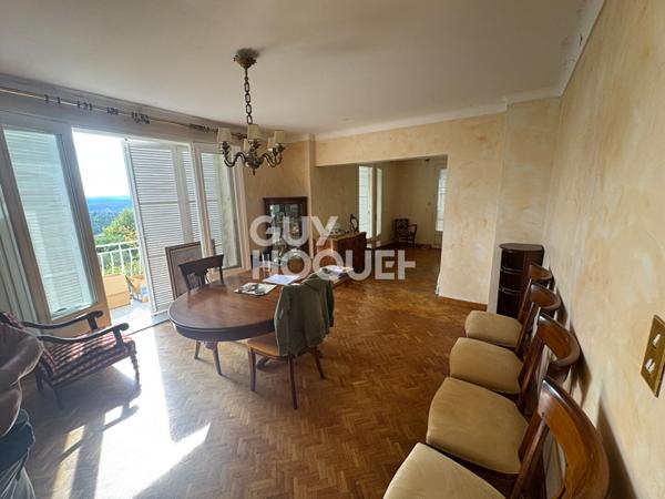 Maison sur les hauteurs de Chassiers avec vue dominante