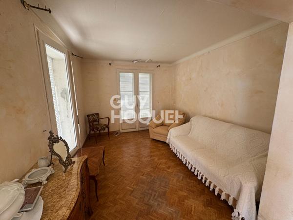 Maison sur les hauteurs de Chassiers avec vue dominante