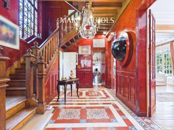 Le Vésinet – Élégante meulière de caractère de 344 m² au coeur d’un parc paysager de 1 900 m², à deux pas du Lac des Ibis