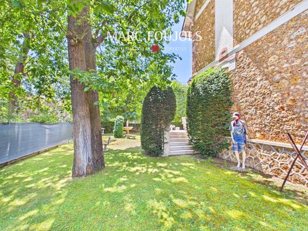 Le Vésinet – Élégante meulière de caractère de 344 m² au coeur d’un parc paysager de 1 900 m², à deux pas du Lac des Ibis