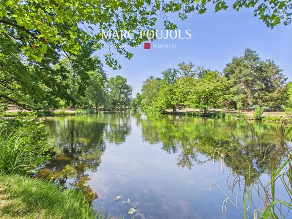 Le Vésinet – Élégante meulière de caractère de 344 m² au coeur d’un parc paysager de 1 900 m², à deux pas du Lac des Ibis