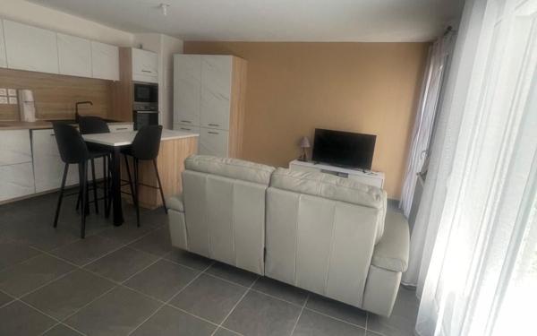 Appartement à louer    3 pièces • 60,55 m2 Péron