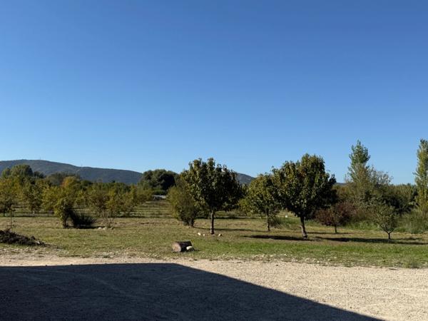 Appartement en Duplex à vendre 3 pièces 85 m2 jardin 175 m2 VILLELAURE (84)