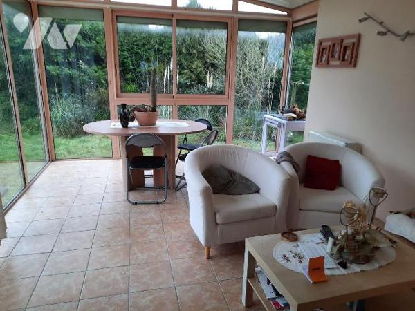 Cancale, à proximité du centre, maison sur sous-sol, composée d'une entrée, cuisine, salon séjo...