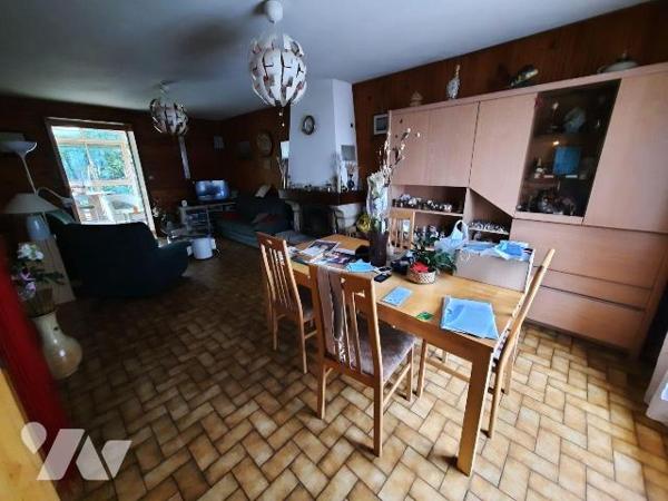 Cancale, à proximité du centre, maison sur sous-sol, composée d'une entrée, cuisine, salon séjo...