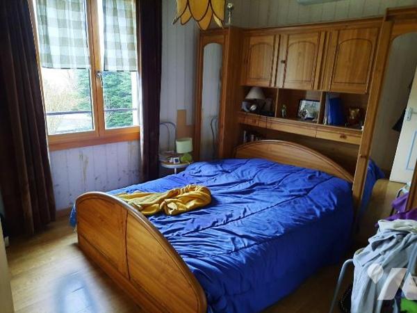 Cancale, à proximité du centre, maison sur sous-sol, composée d'une entrée, cuisine, salon séjo...