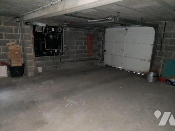 Cancale, à proximité du centre, maison sur sous-sol, composée d'une entrée, cuisine, salon séjo...