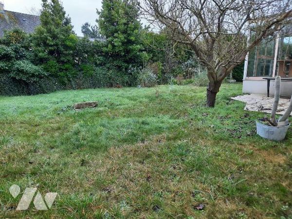 Cancale, à proximité du centre, maison sur sous-sol, composée d'une entrée, cuisine, salon séjo...